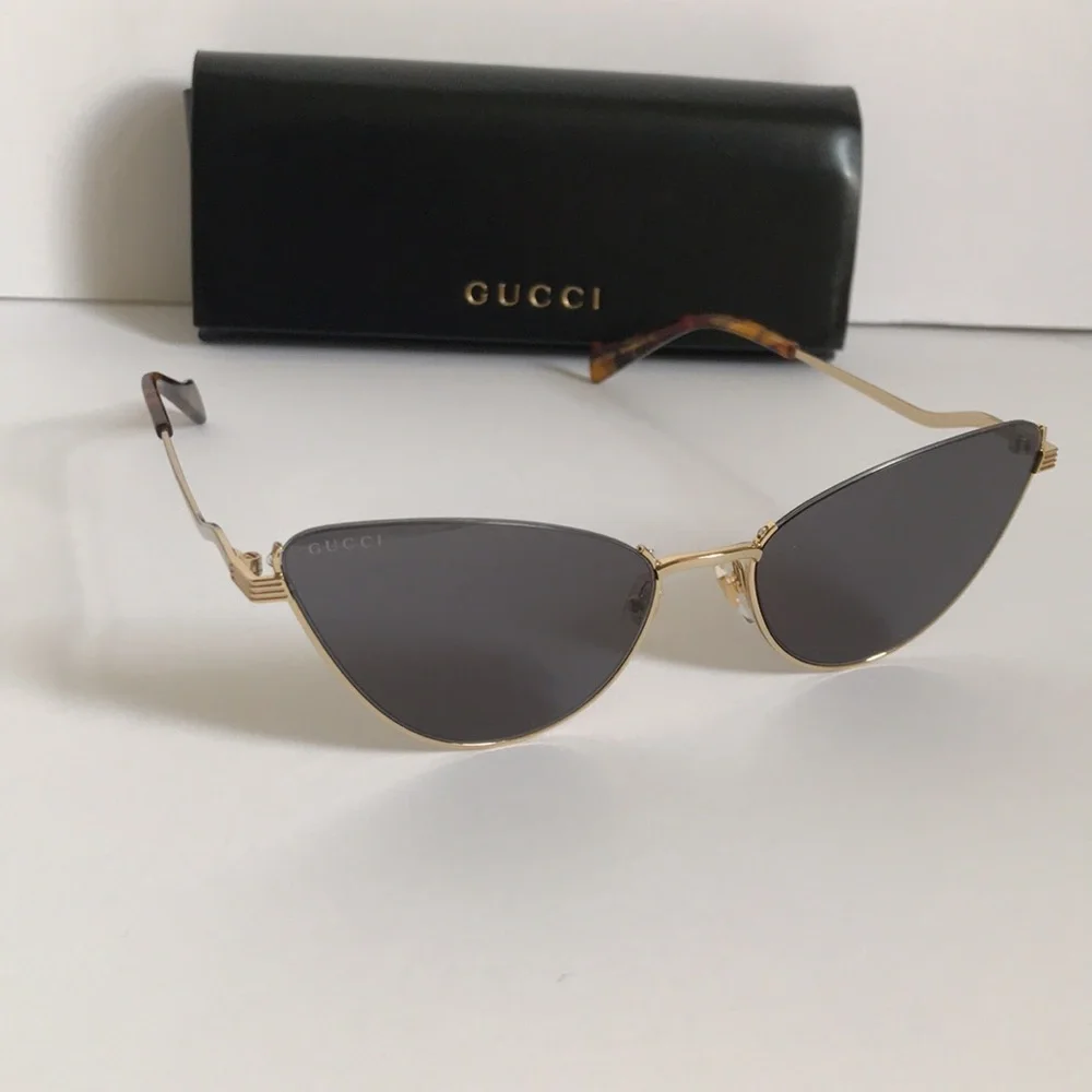New Authentic Gucci Gg1006s Women's Cat Eye Sunglasses in Gold with Gray Lenses